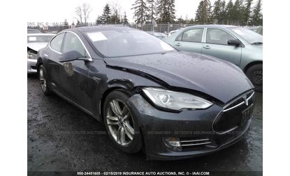 Tesla Model S (2015)