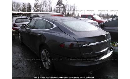 Tesla Model S (2015)
