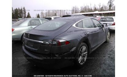 Tesla Model S (2015)
