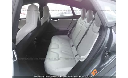 Tesla Model S (2015)