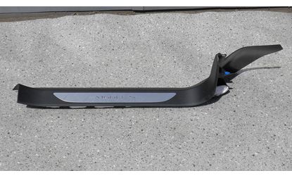 Накладка порога передняя правая (1030394-00-D)