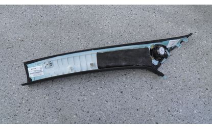 Накладка стойки верхняя правая с динамиком (1007440-02-G)