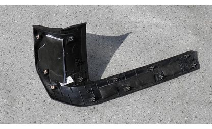 Накладка торпеды нижняя правая (1002310-01-D)