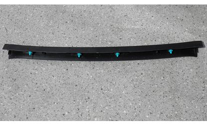 Накладка крышки багажника верхняя (1009255-00-G)