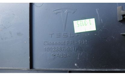 Отделка центральной консоли наружная, правая (1002387-00-F)