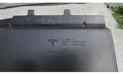 Полка центральной консоли (1045057-00-B)