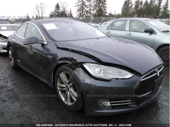 Tesla Model S (2015)