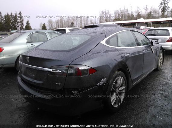 Tesla Model S (2015)