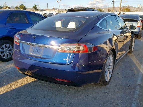 Tesla Model S (2016)