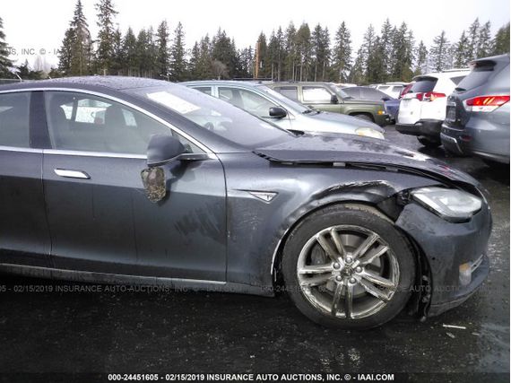 Tesla Model S (2015)